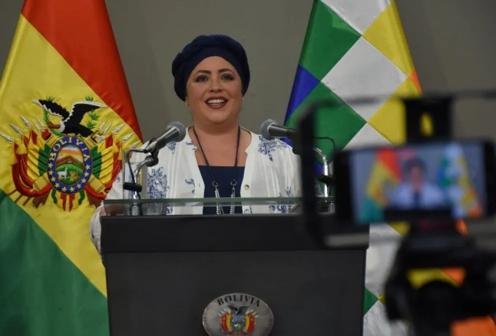 La ministra de la Presidencia, María Nela Prada, en conferencia de prensa. Foto: APG