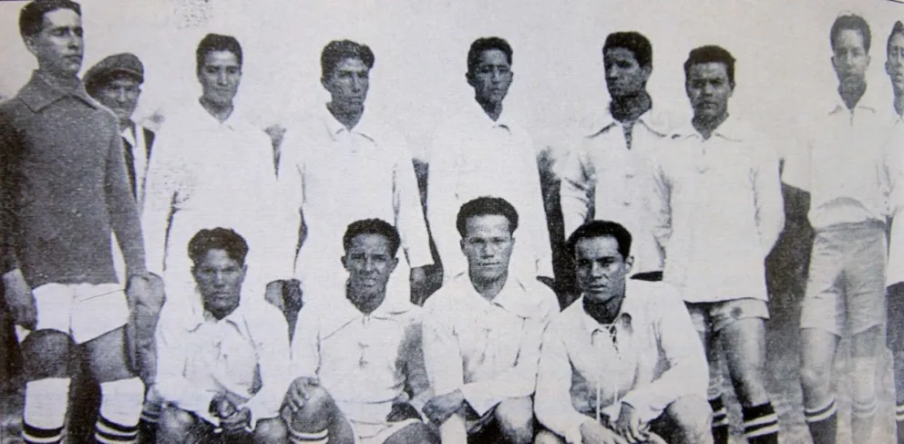 El primer seleccionador nacional que dirigió el entrenador Job de la Cerda. Foto: Conmebol