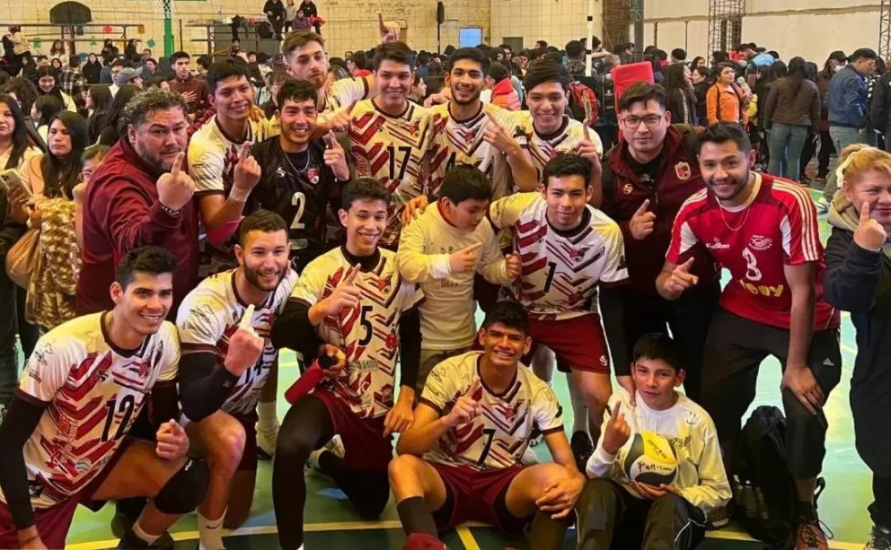 El cuadro cruceño festeja por su ascenso. Foto: Maranatha Volley.