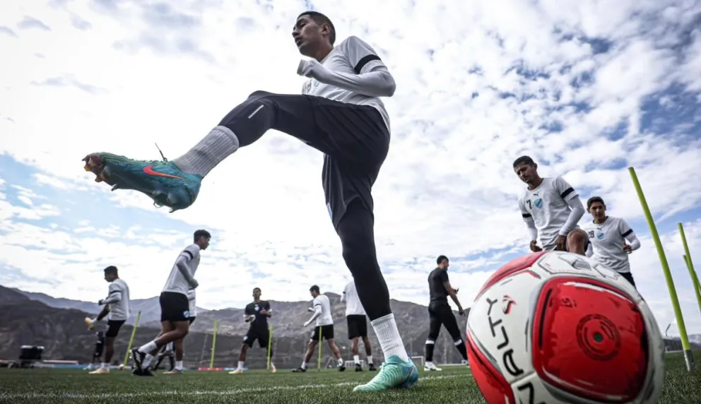 Erwin Saavedra en un entrenamiento de los bolivaristas en su complejo de Ananta. Foto: club Bolívar