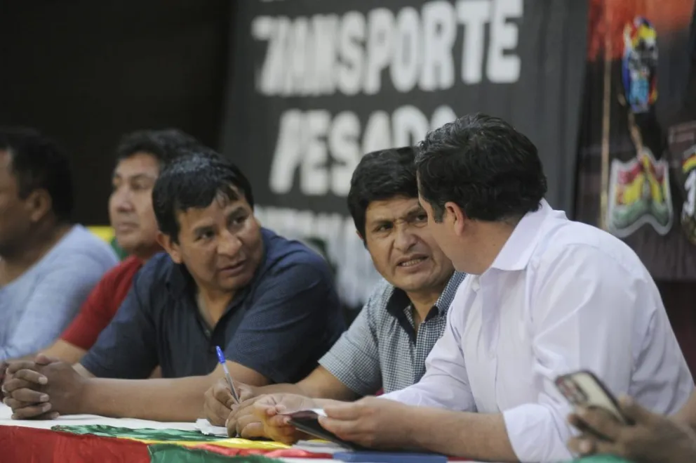 Dirigentes del transporte pesado durante un ampliado. Foto: APG