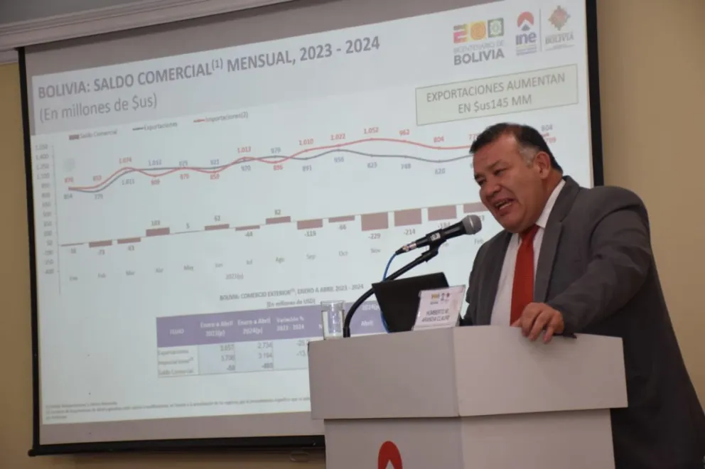 Humberto Arandia, director del Instituto Nacional de Estadística (INE), brinda conferencia de prensa. Foto: APG