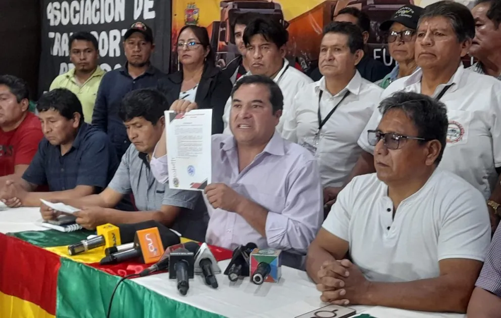 Dirigentes del transporte pesado que irán a dialogar con el Gobierno. Foto: Montero Noticias