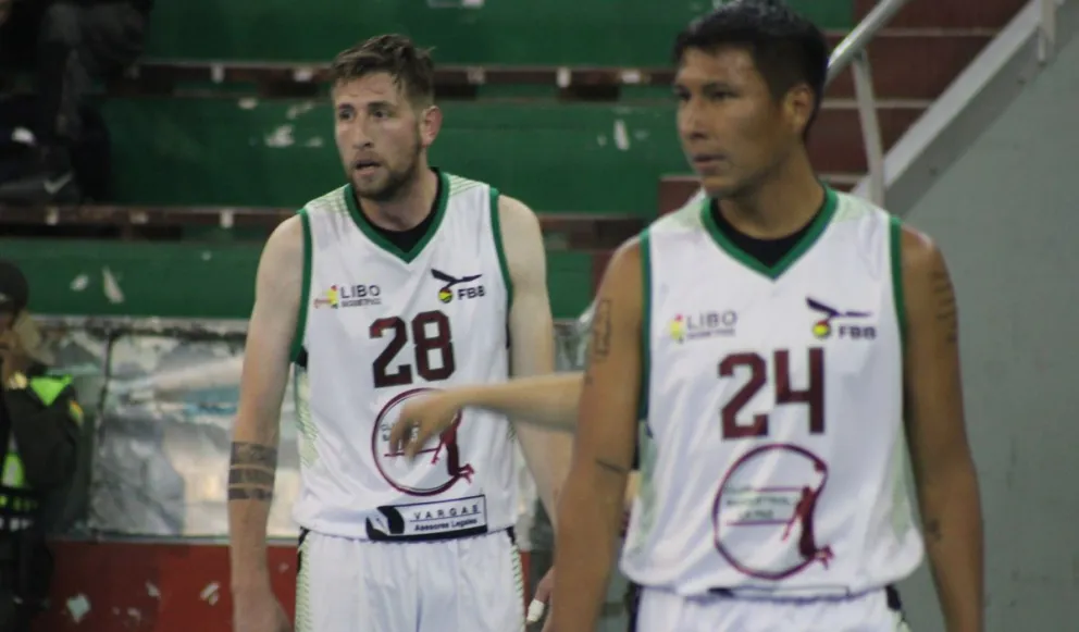 Jugadores de Básquetbol La Paz tras un partido. Foto: Básquetbol La Paz.