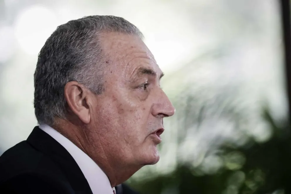 Gustavo Alfaro, el entrenador argentino que saca pecho tras empatar a Brasil. Foto EFE