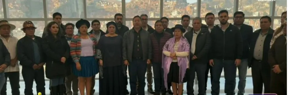 El presidente Luis Arce y su equipo de colaboradores brindó un mensaje a la población boliviana. Foto: Captura