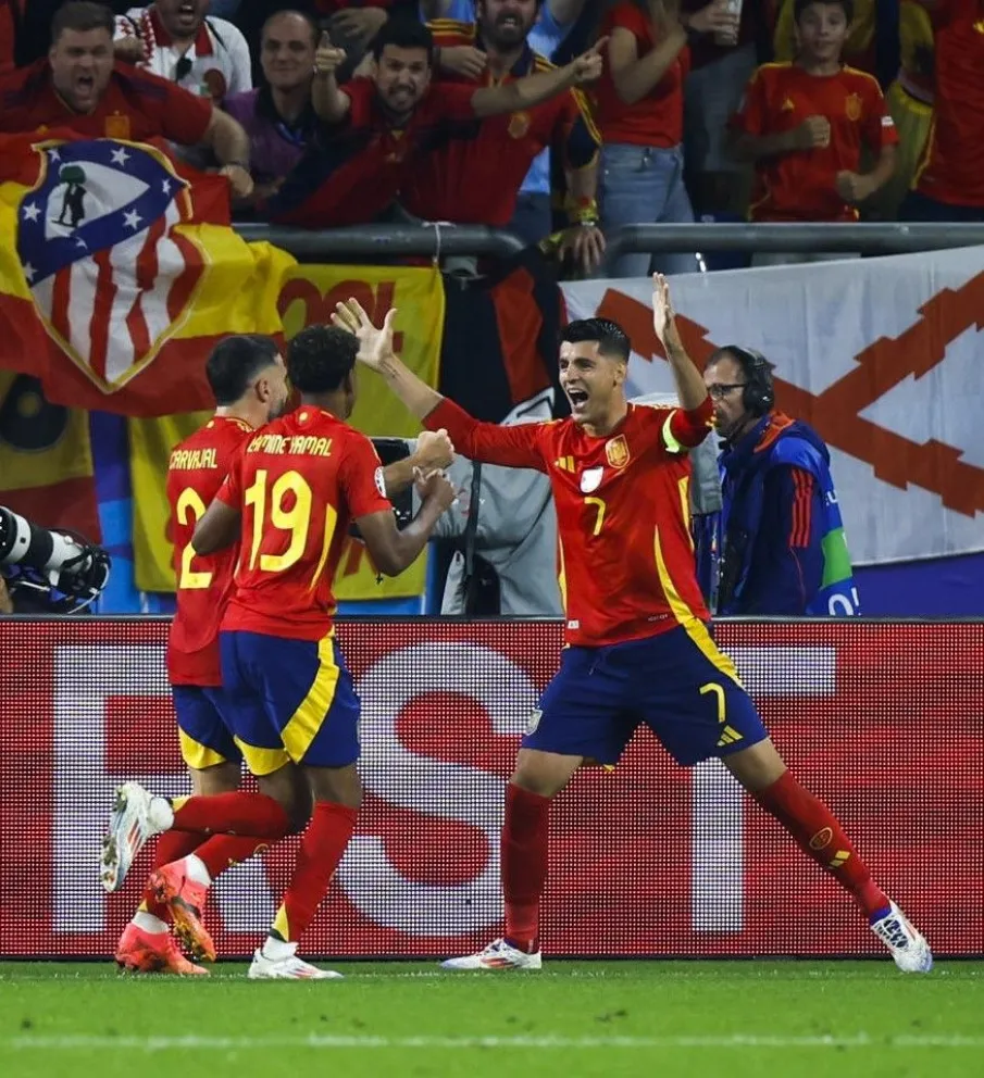 Los españoles celebran uno de los goles convertidos en la fase de grupos. Foto: EFE