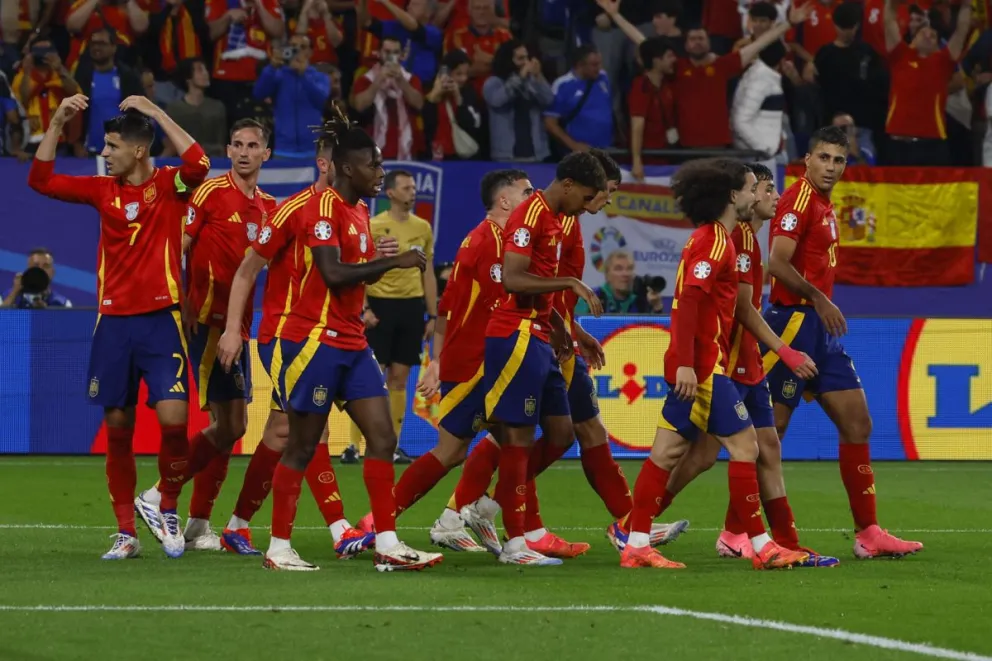 Los jugadores de la selección española celebran uno de los goles en la fase anterior. Foto EFE