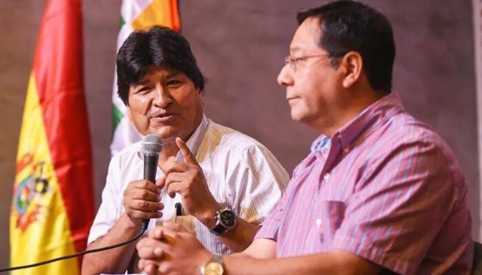 El expresidente Evo Morales junto al mandatario Luis Arce. Foto: Fundación Carolina