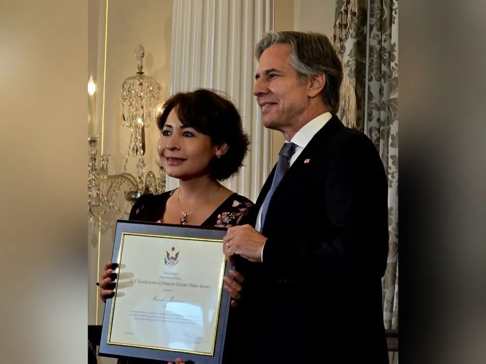 Marcela Martínez con el secretario de Estado de EEUU, Antony Blinken. Foto: TIP Report Heroes
