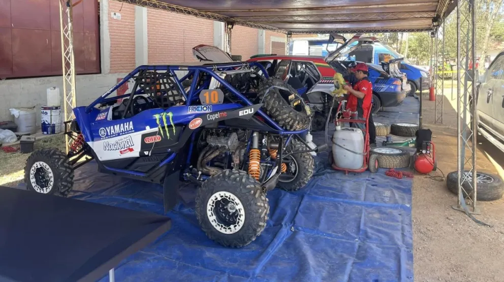 La inspección técnica de algunos vehículos. Foto: Adecruz.