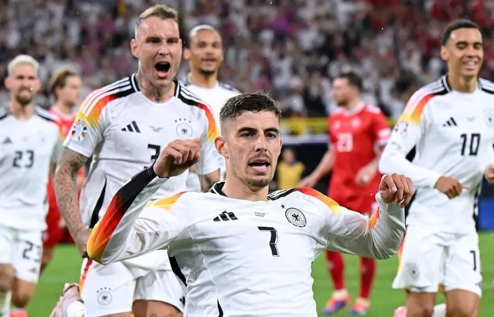 Havertz (7), y toda la selección alemana celebra el primer gol sobre Dinamarca. Foto: UEFA.