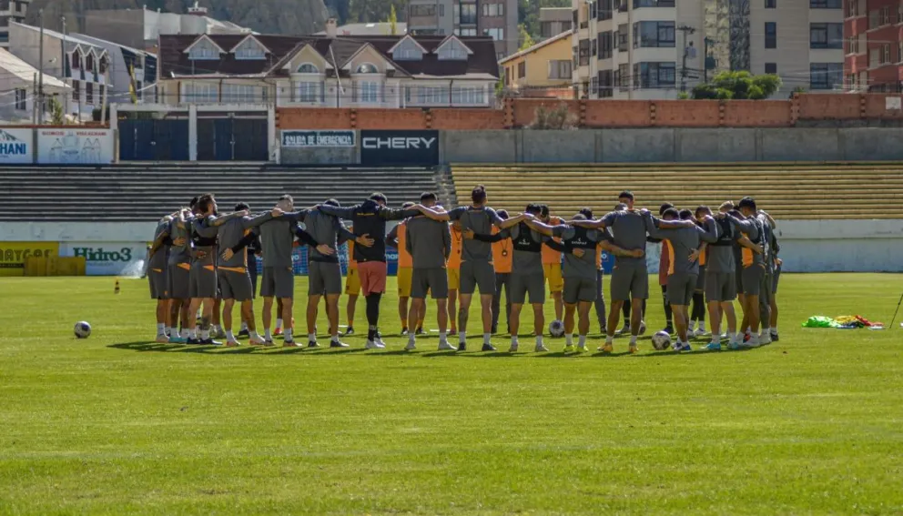 Jugadores y cuerpo técnico del Tigre en uno de sus últimos entrenamientos en el Complejo. Foto: club The Strongest