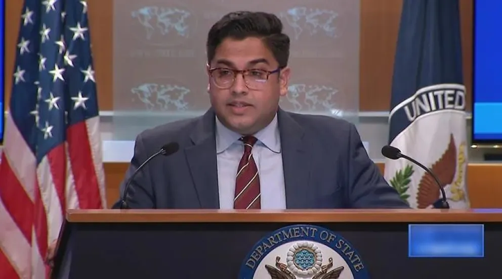 El subportavoz del departamento de Estado de Estados Unidos, Vedant Patel, brinda conferencia de prensa. Foto: Los Tiempos