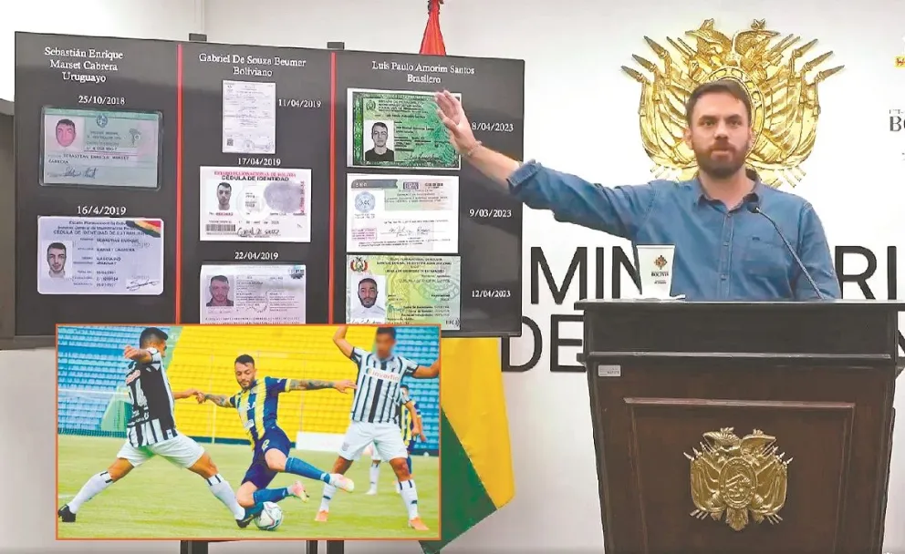 El Ministro de Gobierno muestra las varias identificaciones falsas del narcotraficante Sebastián Marset, quien en Bolivia también actuaba como futbolista. Foto: Ministerio de Gobierno