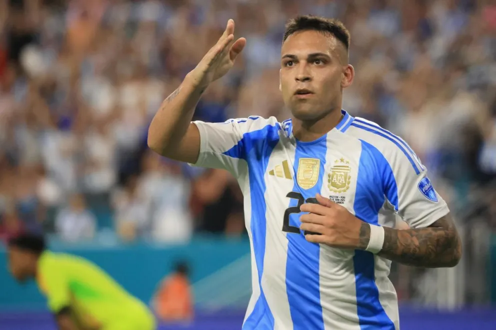 Lautaro Martínez presente con su cuota goleadora en la albiceleste. Foto EFE
