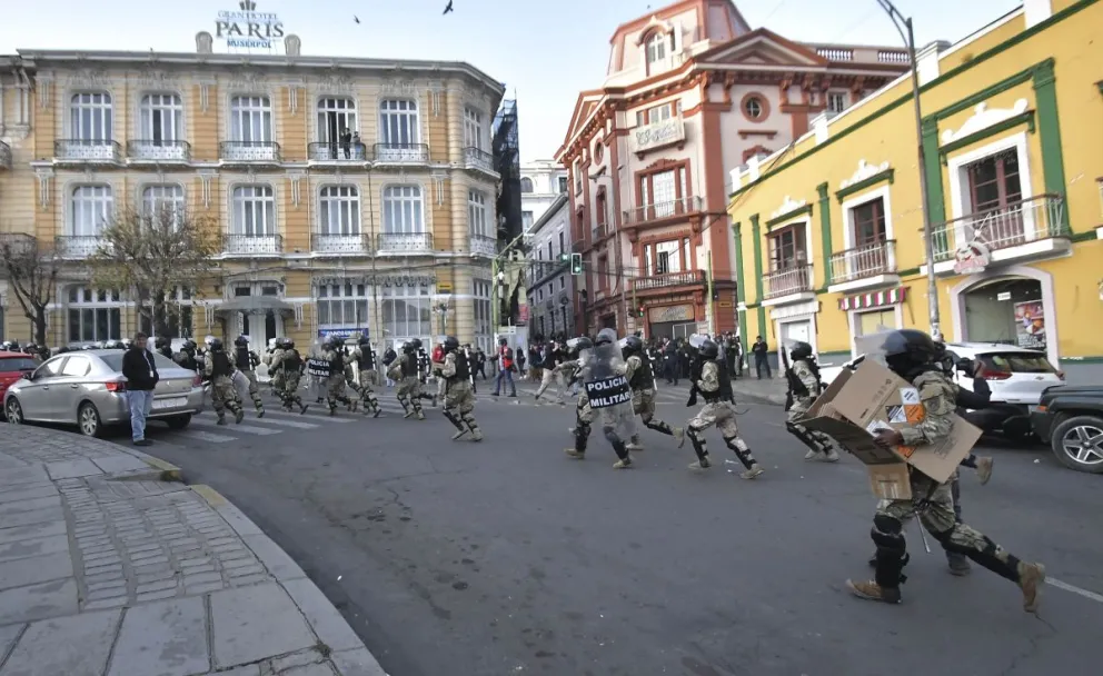 Militares en la Plaza Murillo en la revuelta del pasado 26 de junio. Foto: APG