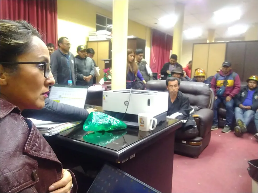 Reunión entre asambleístas y cooperativistas mineros. Foto: Azucena Fuertes