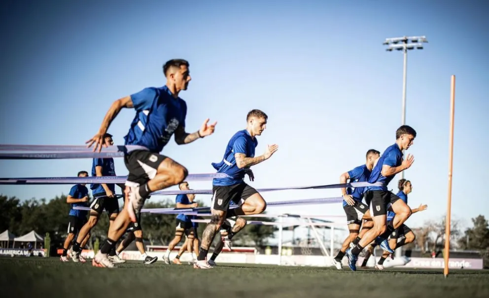 El combinado charrúa en pleno entrenamiento. Foto: Selección Uruguaya.