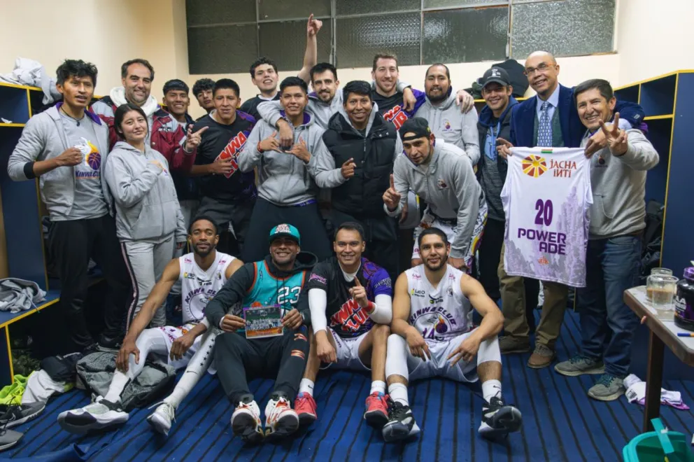 Los jugadores de Kinwa celebran tras su clasificación. Foto: Kinwa Club.