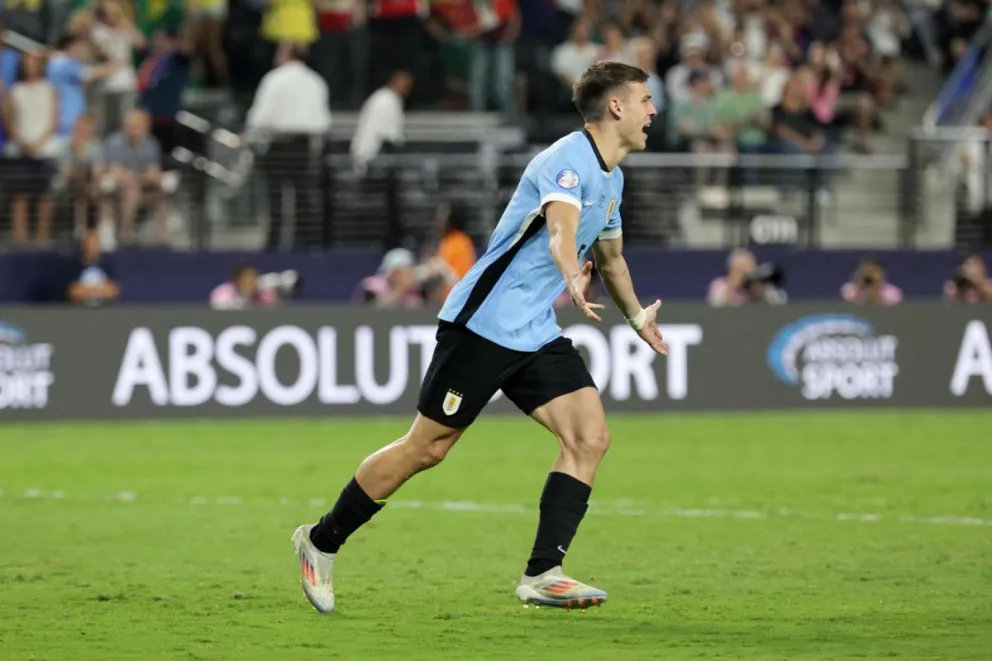 Manuel Ugarte, de Uruguay, celebra después de anotar el gol. Foto: EFE.