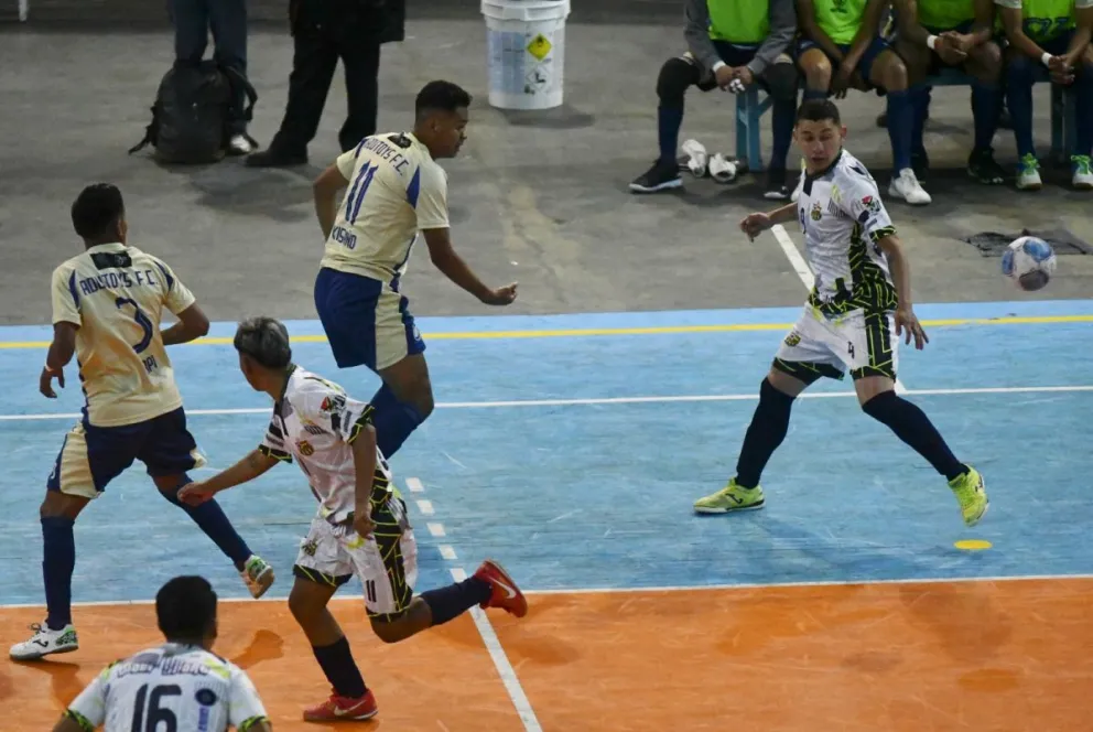 Incidencia del partido entre Adutoys y Wolf Sport. Foto: APG