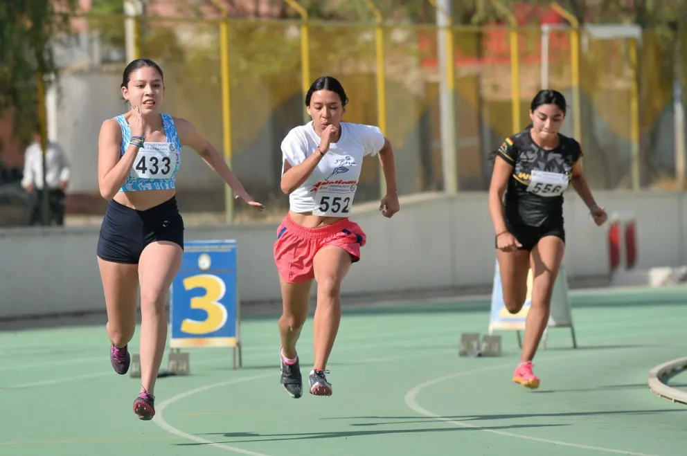 Algunas atletas durante el Nacional Inter Municipios. Foto: APG.