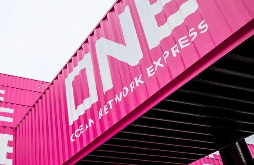 Contendedores de carga de la empresa ONE. Foto. Unitel