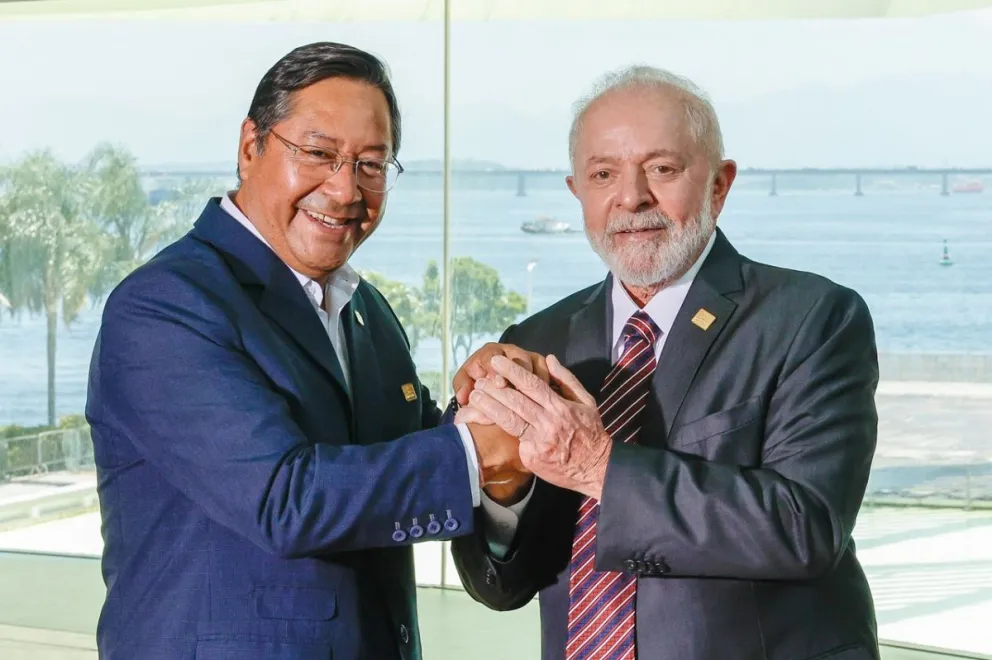 El presidente Luis Arce junto al mandatario de Brasil, Luiz Inácio Lula da Silva en un encuentro anterior. Foto: ABI