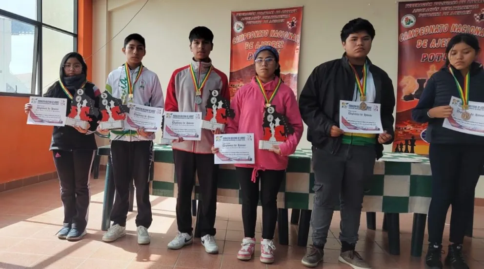 Algunos de los premiados del Nacional. Foto: Federación Boliviana de Ajedrez.
