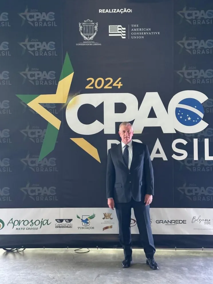 El exlíder cívico asistió a un foro de autoridades conservadoras.  Foto: @BrankoSCZ