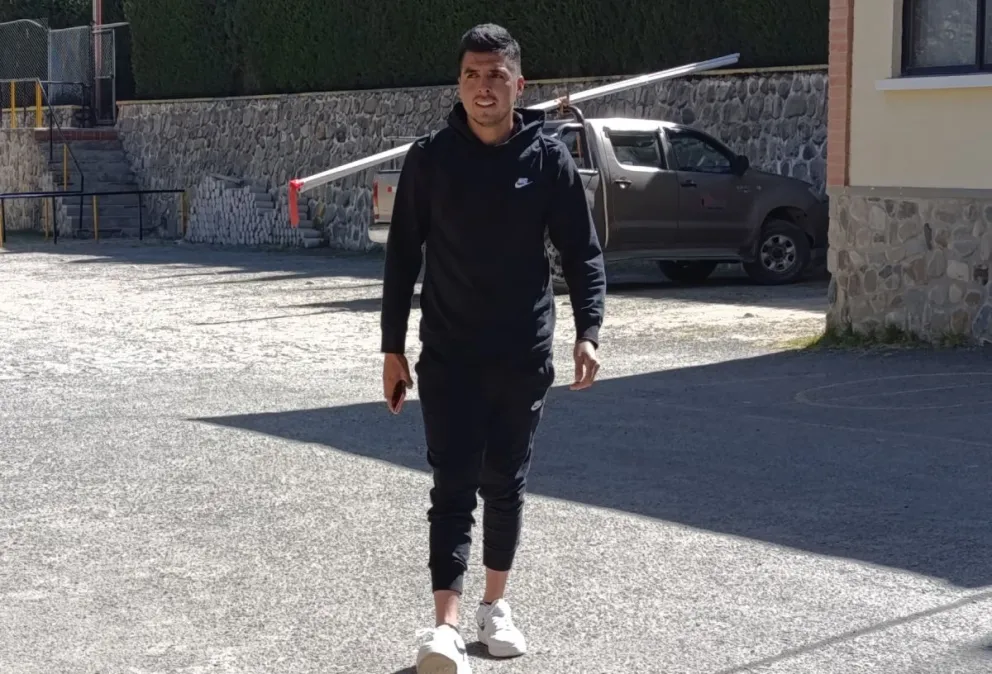 Leonel López abandona el Complejo de Achumani después de uno de los entrenamientos de la semana pasada.