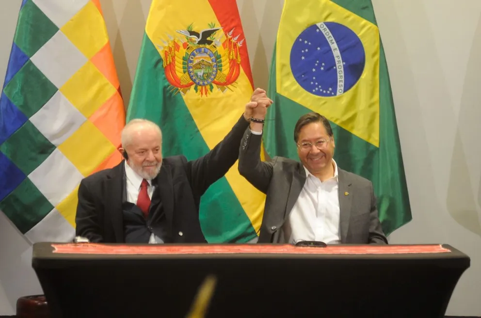 Los mandatarios de Brasil y Bolivia durante la firma de los instrumentos bilaterales. Foto: APG