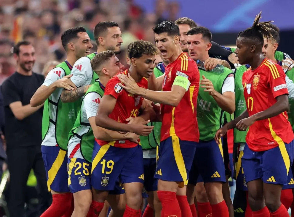 Los jugadores de la selección española celebran el primer gol ante Francia marcador por Lamine Yamal . Foto: UEFA