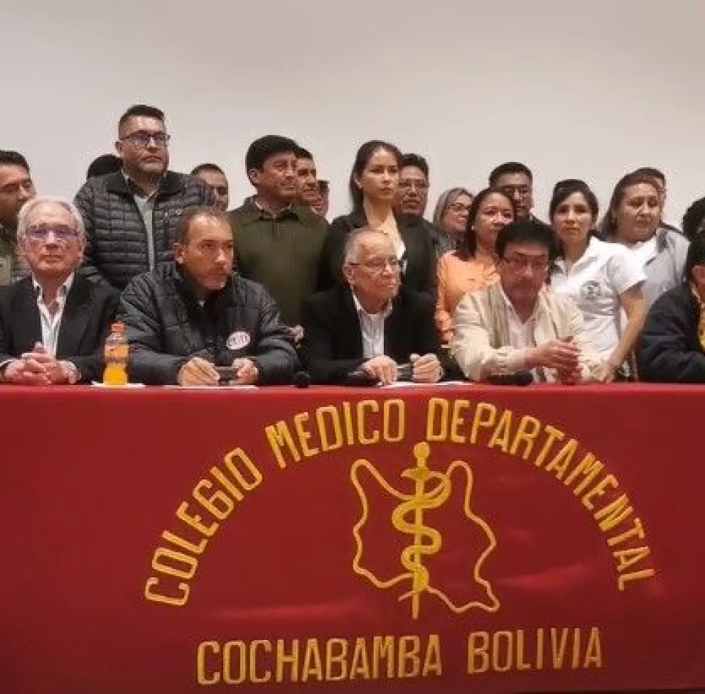 Los representantes de los médicos dieron una conferencia de prensa este martes, luego de su ampliado en Cochabamba. 