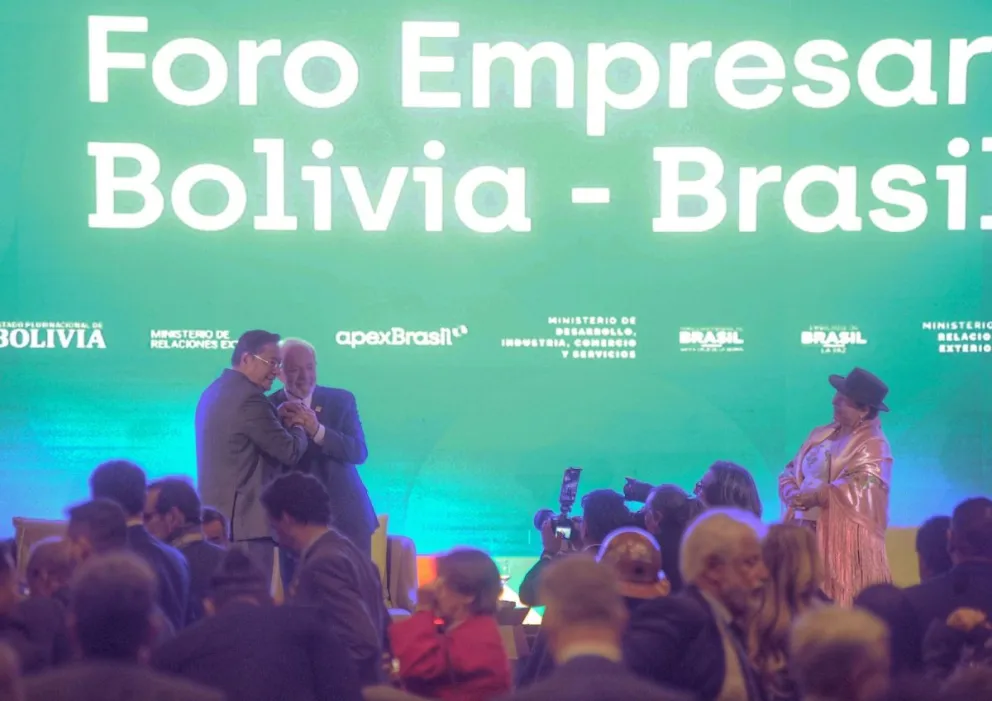 Los presidentes de Bolivia y Brasil, Luis Arce y Luiz Inácio Lula Da Silva, en el cierre del Foro Empresarial. Foto: APG