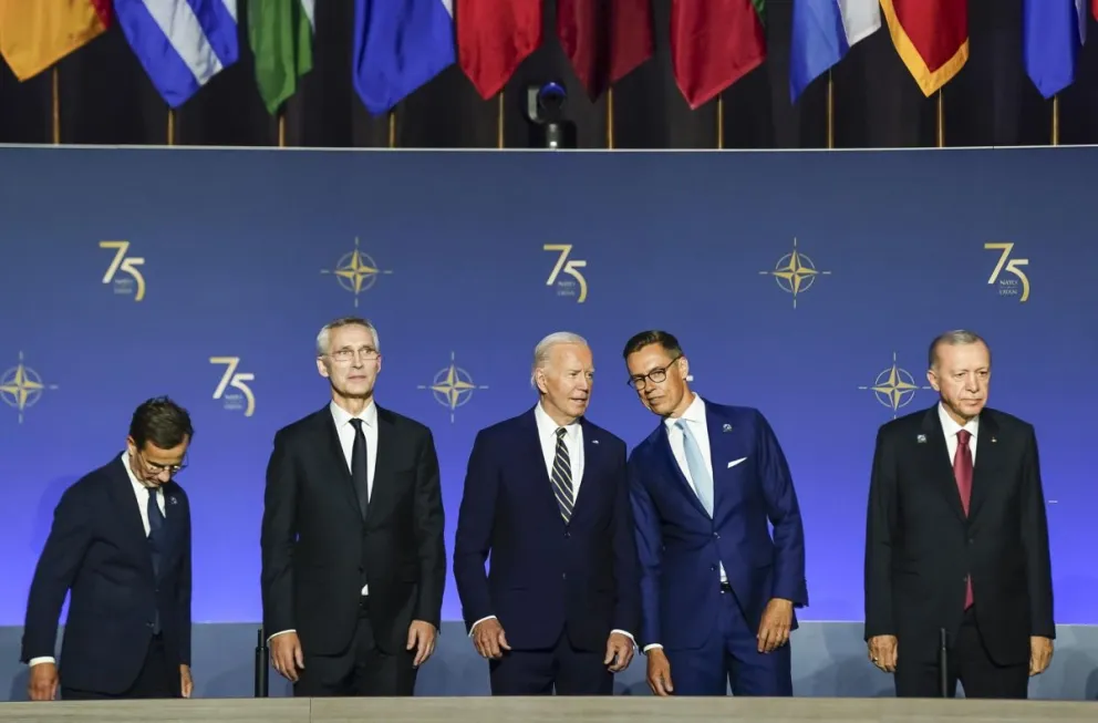 (De izq. a der.) el presidente de Suecia, Ulf Kristersson; el secretario general de la OTAN, Jens Stoltenberg; el presidente de EEUU, Joe Biden; el presidente de Finlandia, Alexander Stubb, y el presidente de Turquía, Recep Tayyip Erdoga. Foto: EFE