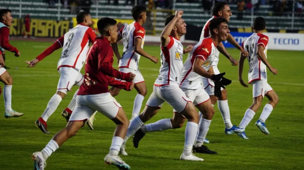 La celebración de los jugadores de FC Universitario después de eliminar a The Strongest. Foto: APG