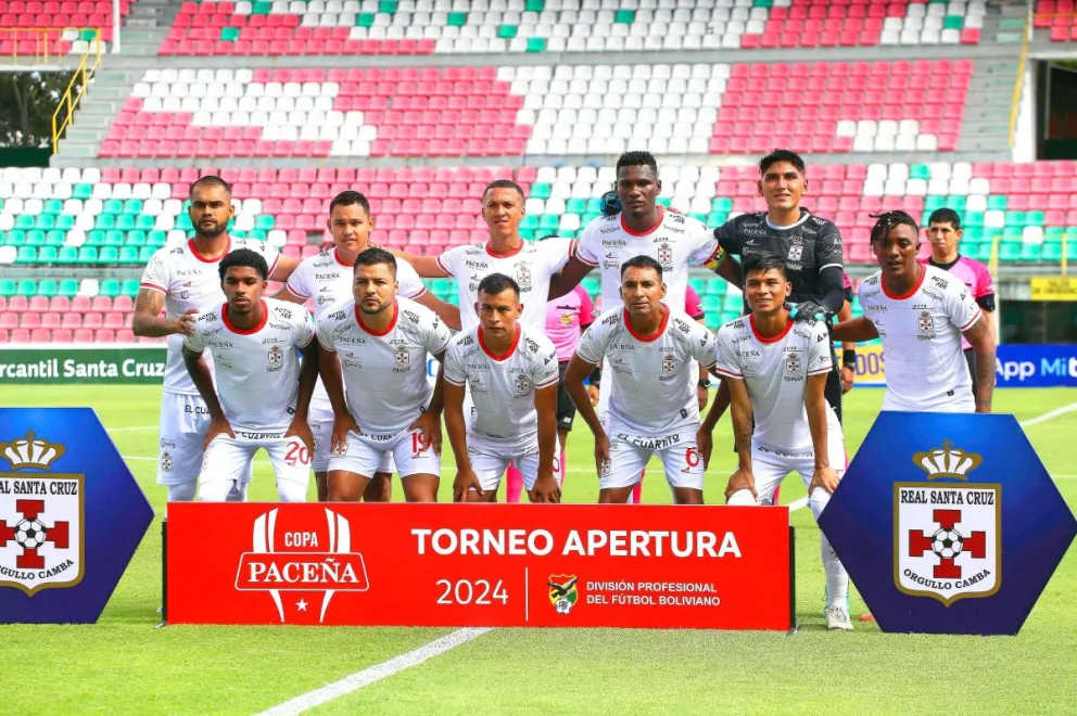 El plantel de Real Santa Cruz que es el más comprometido con la zona del descenso de categoría. Foto: APG