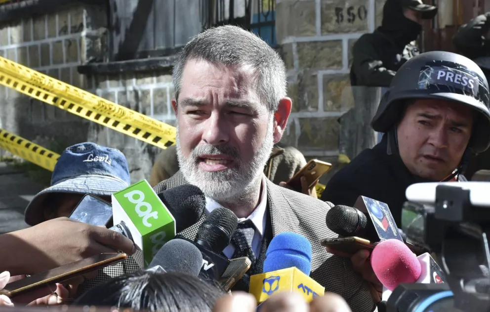 Zvonko Matkovic declara a los medios tras la cita en el TSE. Foto: APG