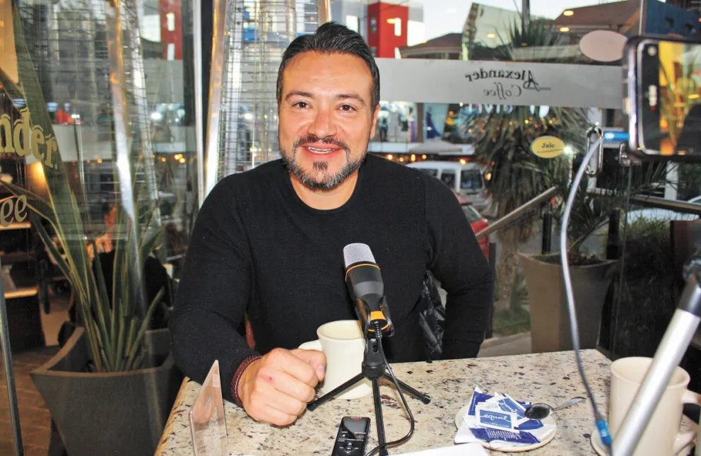 El diputado Alejandro Reyes, de Comunidad Ciudadana, durante la entrevista con Visión 360. Fotos: Pablo Peralta 