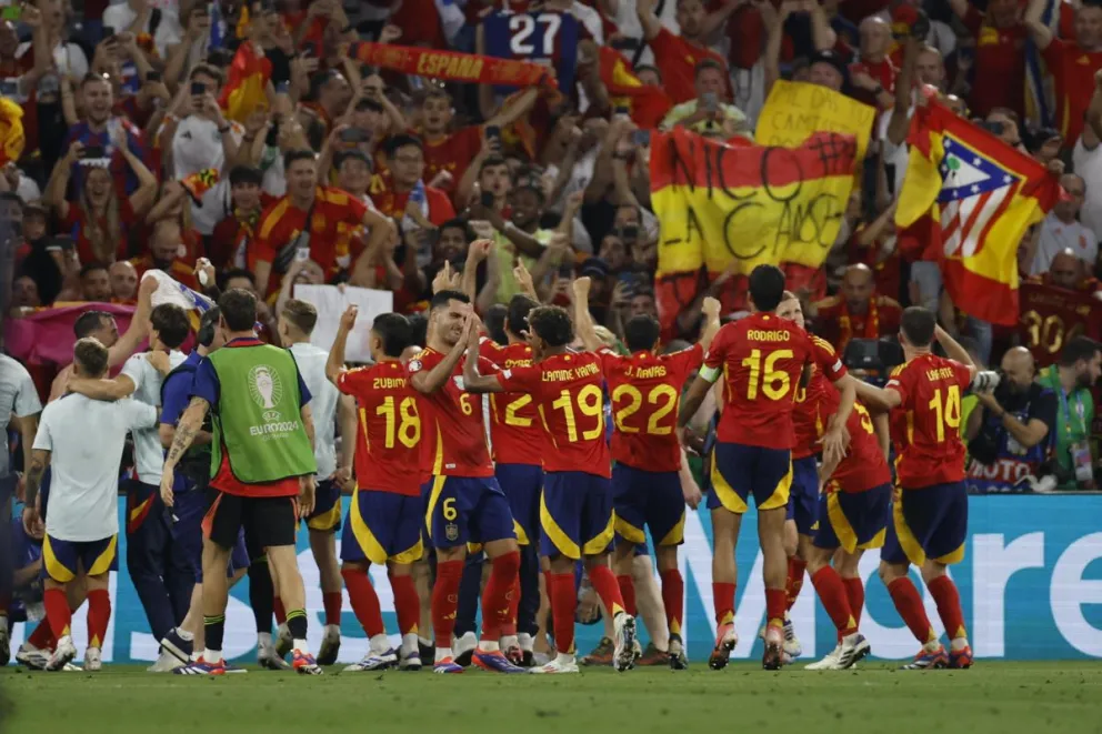 Los jugadores de la selección española celebran su pase a la final. Foto: EFE.