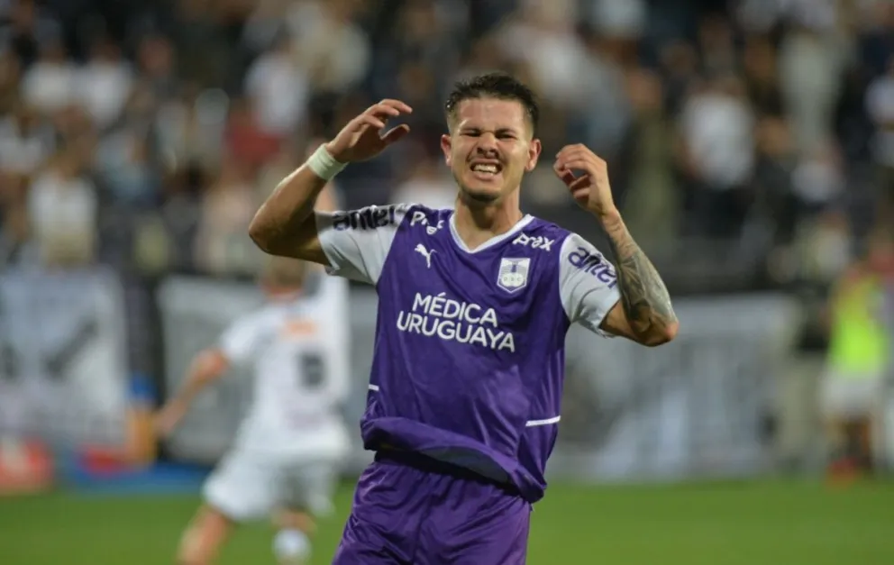 Sebastián Guerrero en uno de los partidos que jugó en el cuadro violeta. Foto: Defensor Sporting