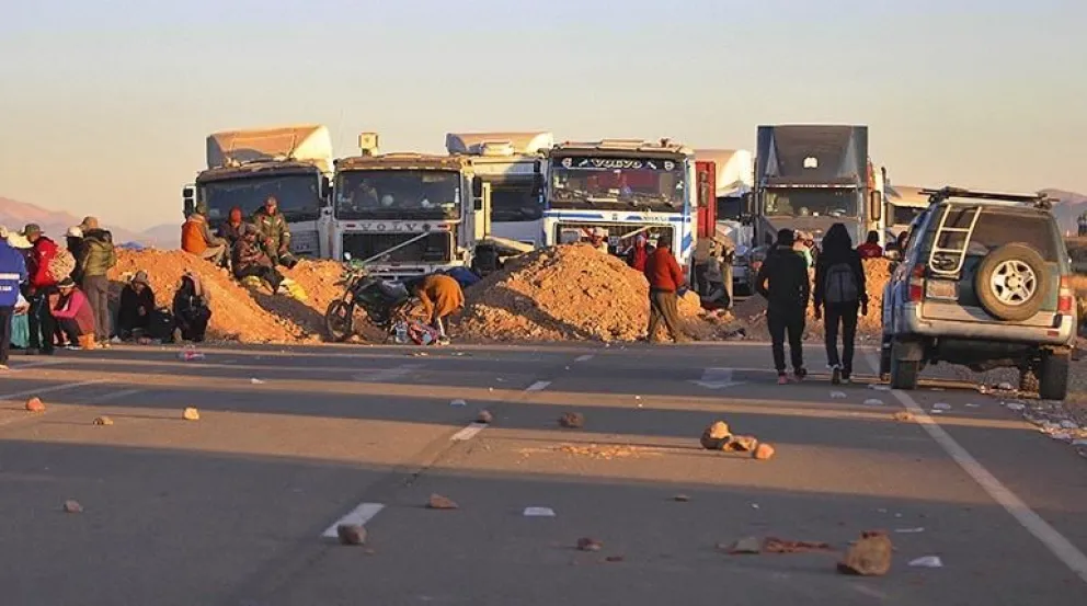 El reciente bloqueo en Caracollo. Foto: APG