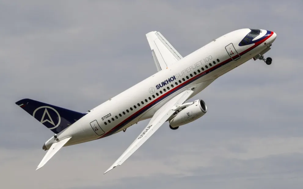 Un Sukhoi Superjet 100 en una imagen de archivo. Foto. EFE