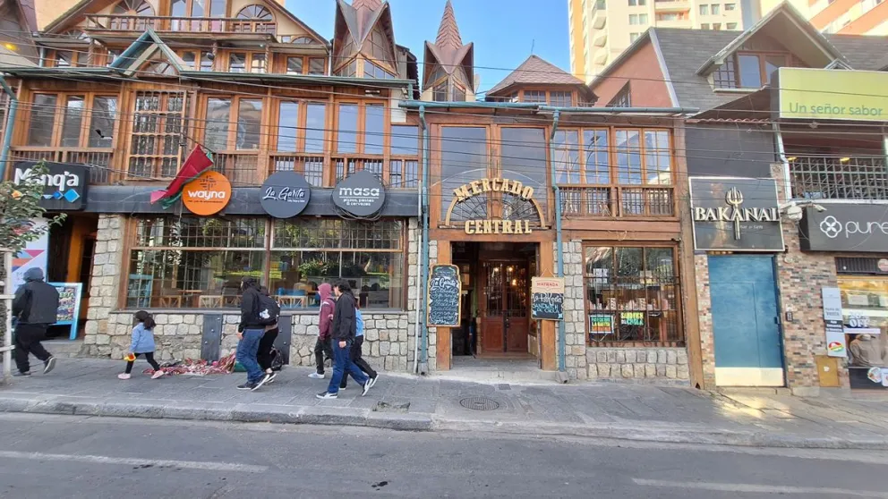 Imagen de Mercado Central, un patio de comidas en la Plaza Abaroa. Foto. Carlos Moreira