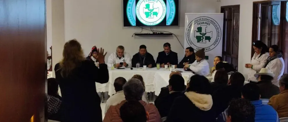 Médicos y trabajadores en salud de Santa Cruz reunidos este viernes en un ampliado. Foto: Unitel.