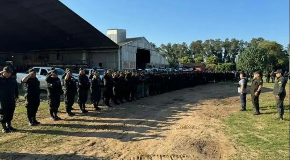 Un contingente policial listo para ejecutar operativos contra el avasallamiento. Foto: Ministerio Gobierno