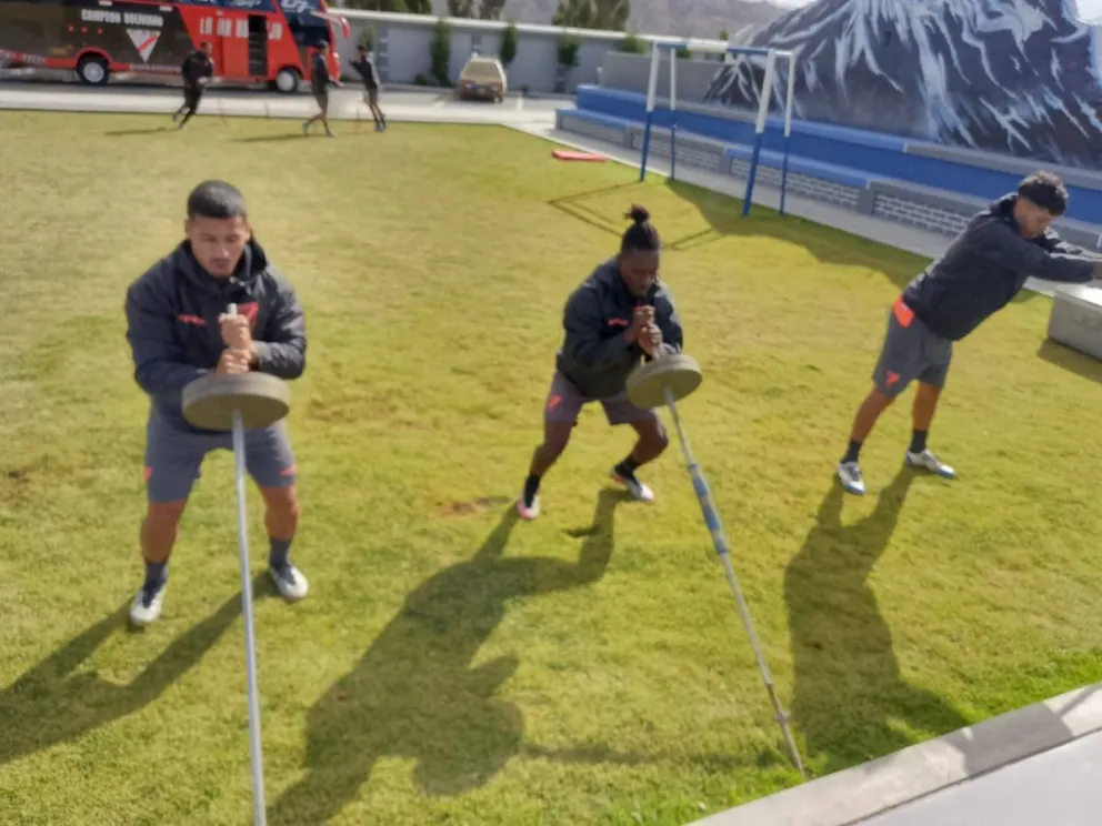 El jugador gabonés en uno de los entrenamientos en filas del albirrojo. Foto Sports 360