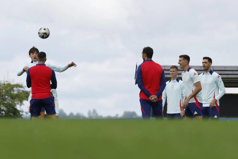 Los jugadores del seleccionado español en su último entrenamiento. Foto EFE